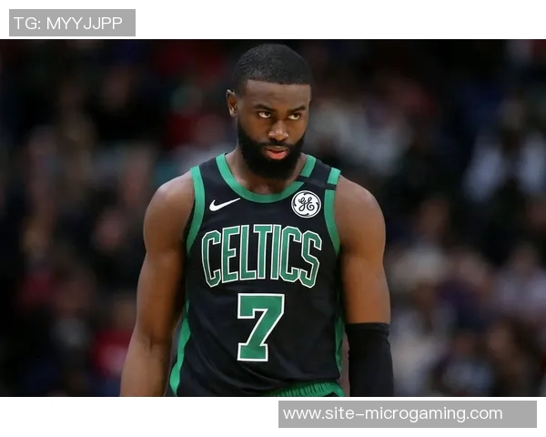 杰伦布朗半场表现出色普理查德助攻频繁两人联手引领球队攻势