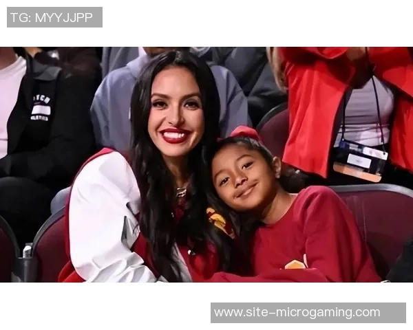 科嫂携大女儿娜塔莉亚共庆约内斯库生日三位美女同台展风采